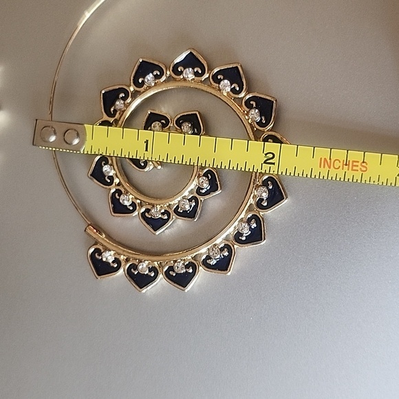 Amrita Singh Gold swirl hoop - Picture 2 of 3
